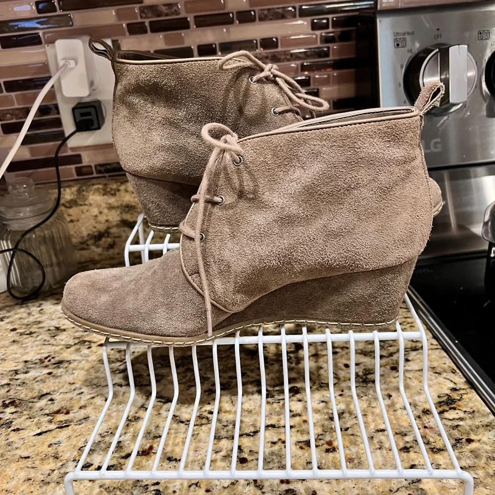 Franco Sarto Taupe Tan Suede Wedge Ankle Booties Sz 9